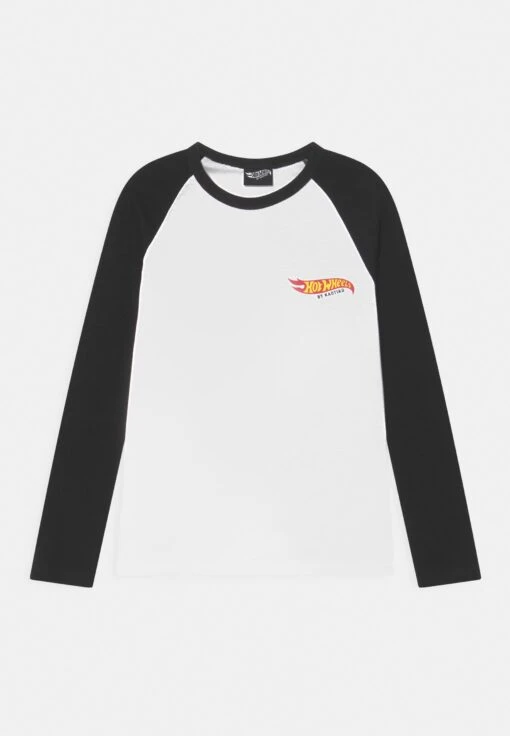 Kaotiko Ranglan Hot Wheels Unisex - Camiseta De Manga Larga - White/Black -Kaotiko Tienda 0df557be3dae4cf0af912d3cea48ba97 scaled