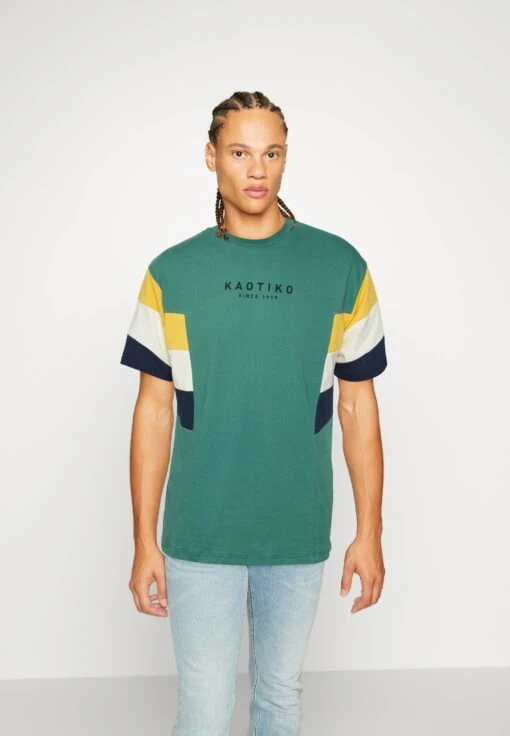 Kaotiko Brayden Unisex - Camiseta Estampada - Heura/Mustard/Ivory/Navy -Kaotiko Tienda 10e26ec2a90648b98df3e68c42761a06 scaled