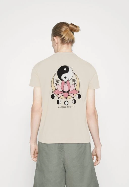 Kaotiko Washed Lotus Ying Yang Unisex - Camiseta Estampada - Ivory -Kaotiko Tienda 22ea40afc7c54bb28768c57f9e7a67cf scaled