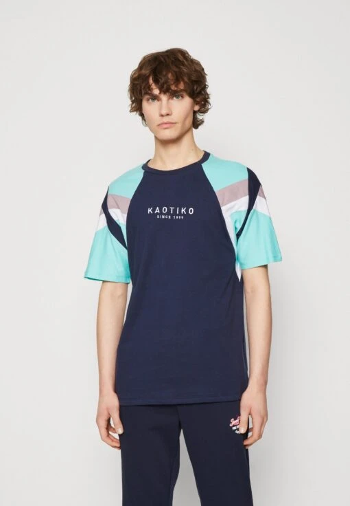 Kaotiko Joss Unisex - Camiseta Estampada - Navy/Sea Green/Grape -Kaotiko Tienda 2741ee644f3245e6887a4f8bdf7b04d1 scaled