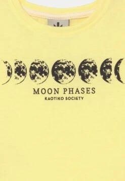 Kaotiko Moon Phases Unisex - Camiseta Estampada - Amarillo Pastel -Kaotiko Tienda 2fcd0f8358454f40a765fab07f8d2d4a