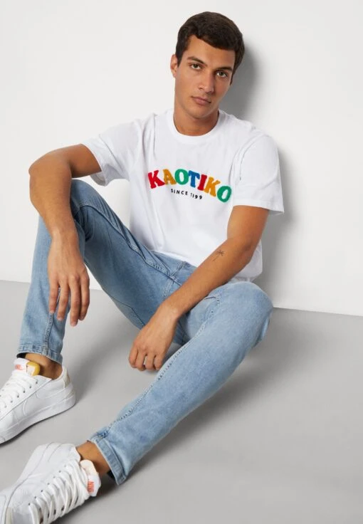 Kaotiko Yona Unisex - Camiseta Estampada - White -Kaotiko Tienda 5579eca86f9f4a0d8bfdf759bb509c25 scaled