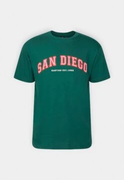 Kaotiko San Diego College Unisex - Camiseta Estampada - Basil -Kaotiko Tienda 61647bf8bc9e4c57a2ff7c85f24af9e7