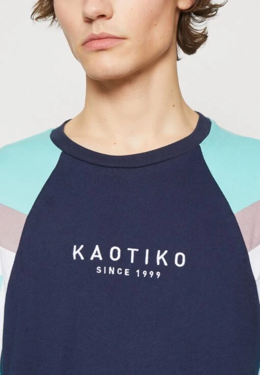 Kaotiko Joss Unisex - Camiseta Estampada - Navy/Sea Green/Grape -Kaotiko Tienda b60c0b0660534b27a31b669e346efdc7 scaled