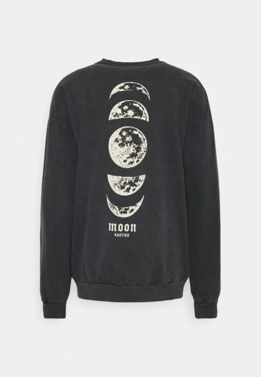 Kaotiko Crew Tie Dye Moon Unisex - Sudadera - Black Acid Wash -Kaotiko Tienda b7ad8e0f3c084c09901afa855552511b scaled