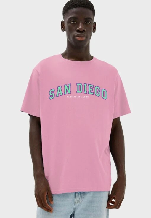 Kaotiko San Diego College - Camiseta Estampada - Rosa -Kaotiko Tienda bd02f6da4f7542e989217b8d8ebd8dbd